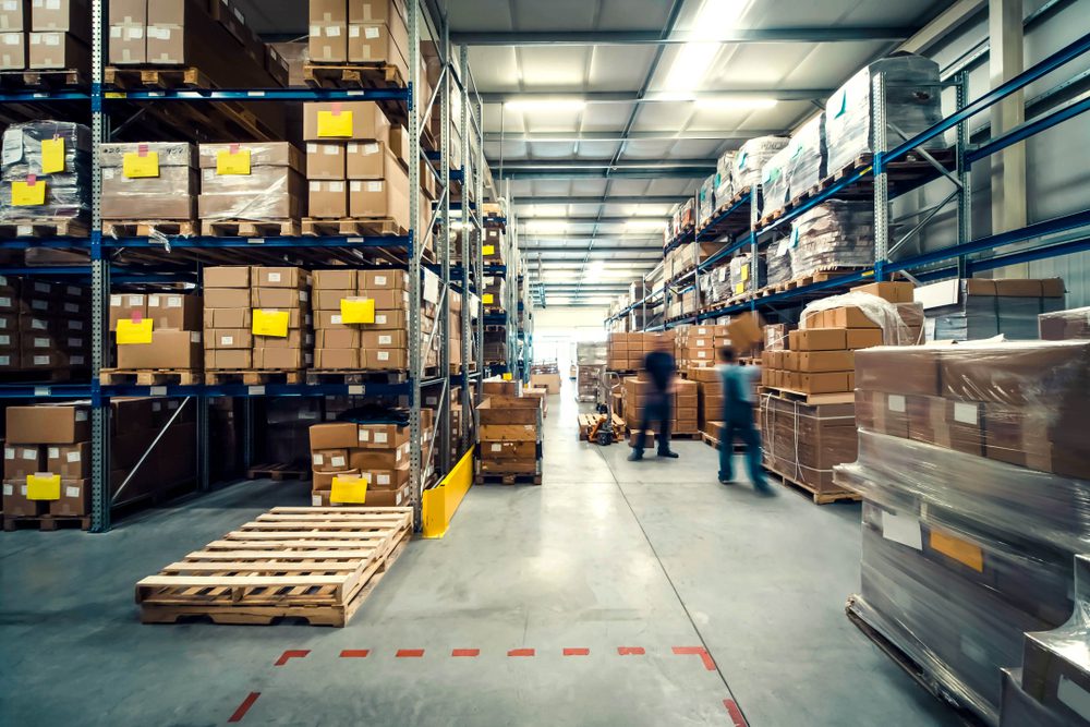 an organized warehouse to improve warehouse efficiency